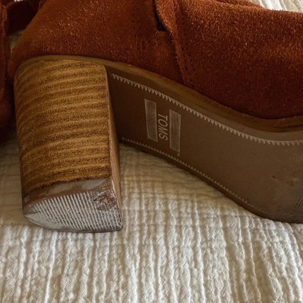 Toms Rust Suede Ankle Boots / 8.5